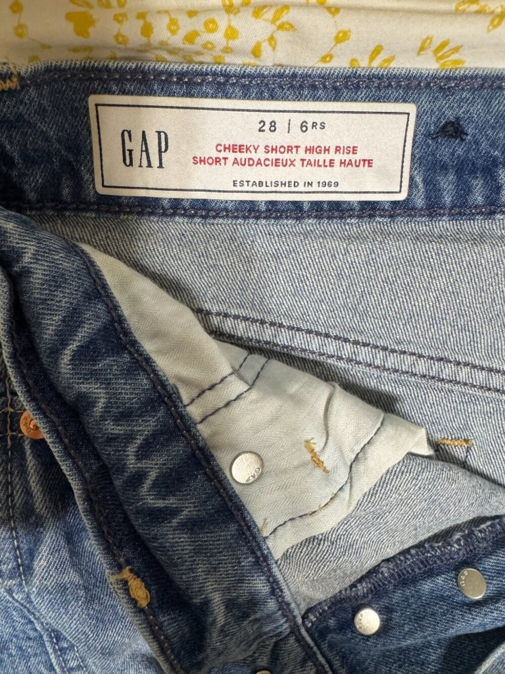 GAP High Rise Cheeky Short - Picture 3 of 4